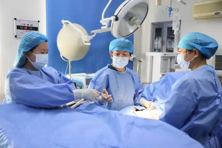 春节我在岗|当"新年"遇上"新生"_张卉_手术_剖宫产