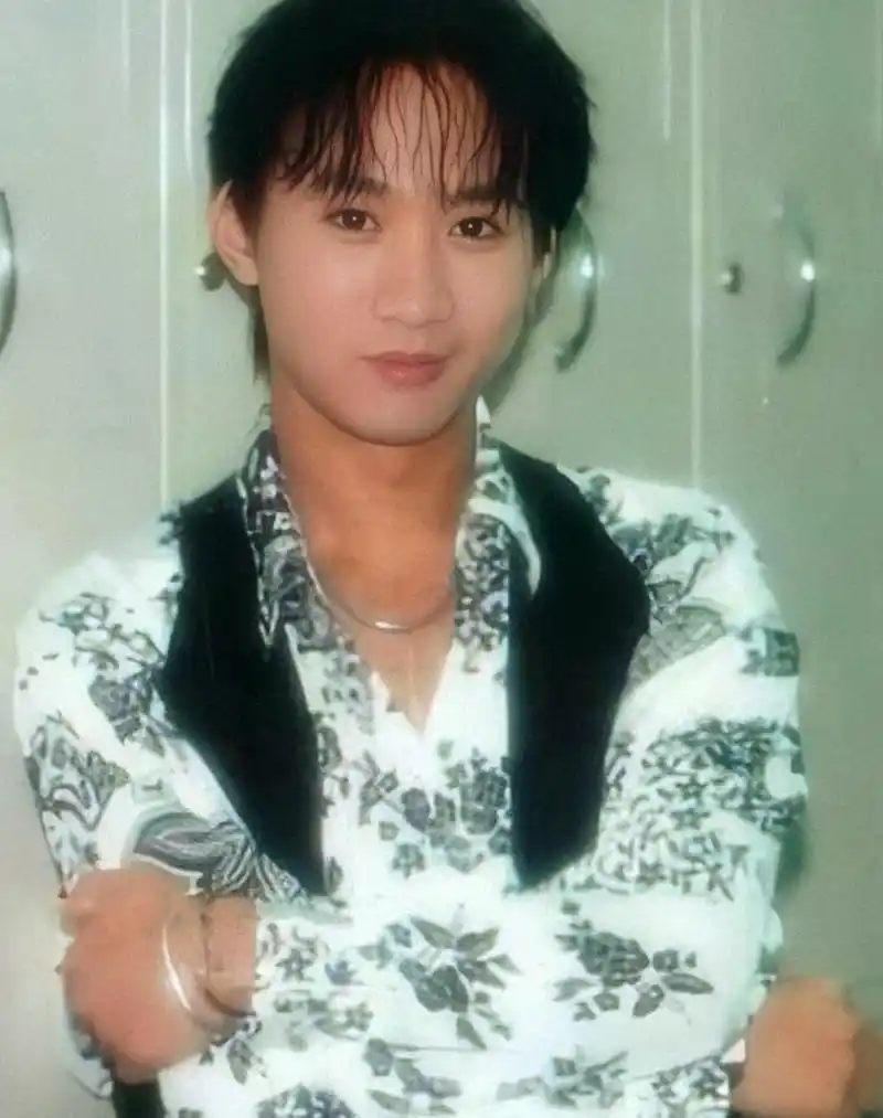 八十年代的香港不但没有娱乐圈而且商业化,结果逼走beyond