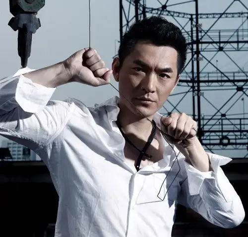 《娱乐没有圈》肖雷朱泳腾阳刚服装写真(组图)