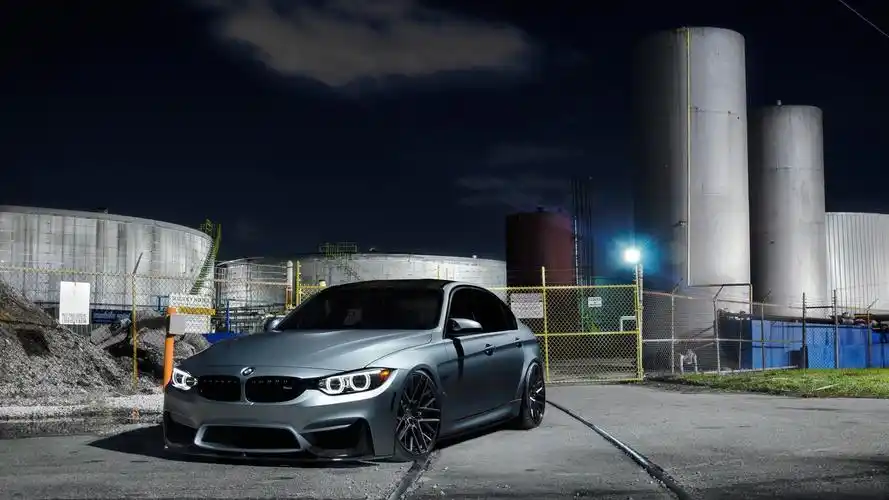 炫酷宝马汽车图片高清电脑桌面壁纸