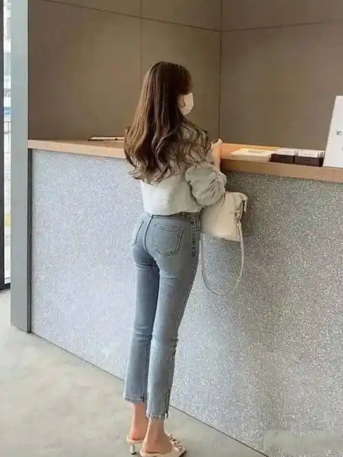 背影杀这位小姐姐很哇塞身材让人羡慕背影令人沉醉