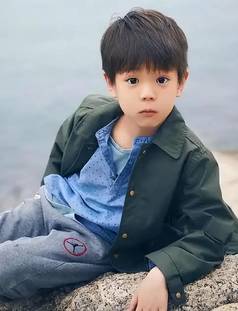 霍思燕晒出儿子近照 回复嗯哼不是腺样体面容