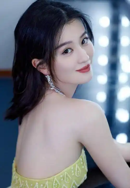 娱乐圈最敢穿的这几位女明星,身材曼妙,冰肌玉骨,太让