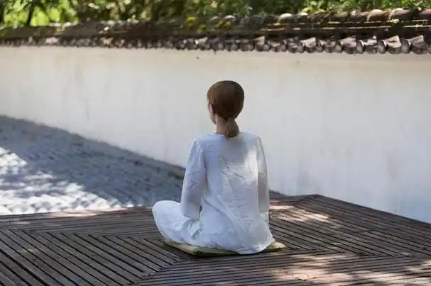 打坐:"五心朝天"的奥秘,并非单盘能比