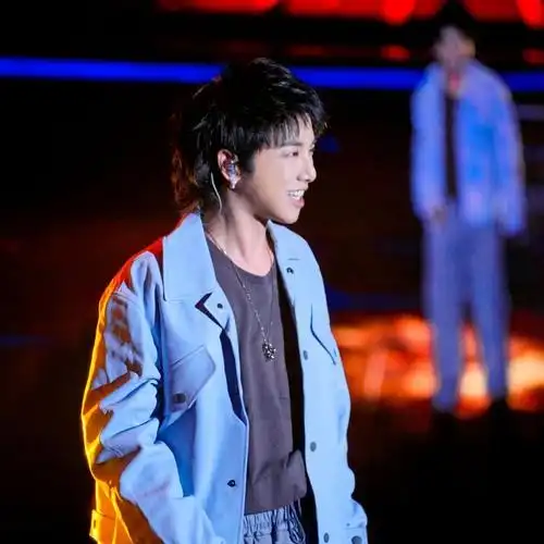 华晨宇的小手手