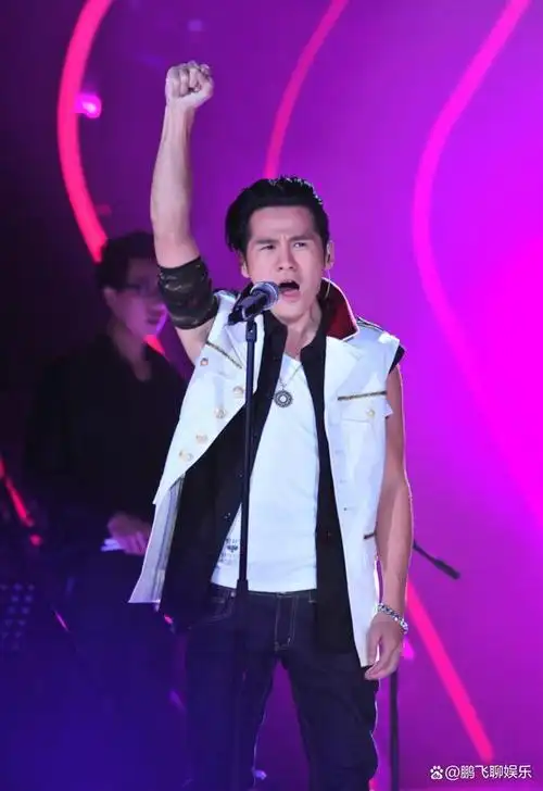 "很需要一个女朋友",这句话不仅代表了曹格个人的情感需求,也引起了