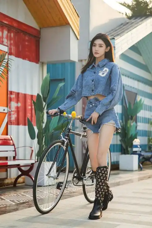 曾可妮近期的几套造型尽显大长腿,骑士靴功不可没!