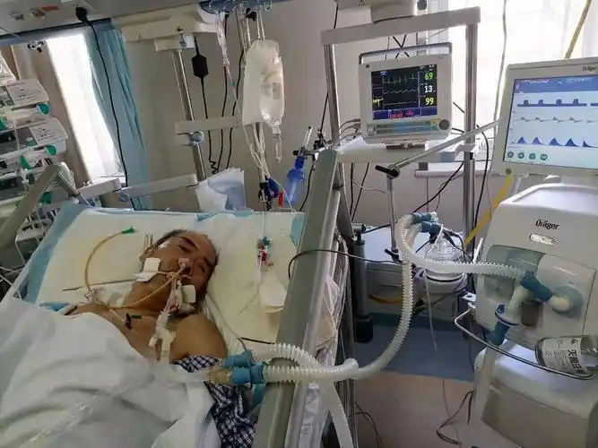 2020-12-11 11:53 很抱歉再次打扰大家, 父亲躺在icu重症监护室里至今