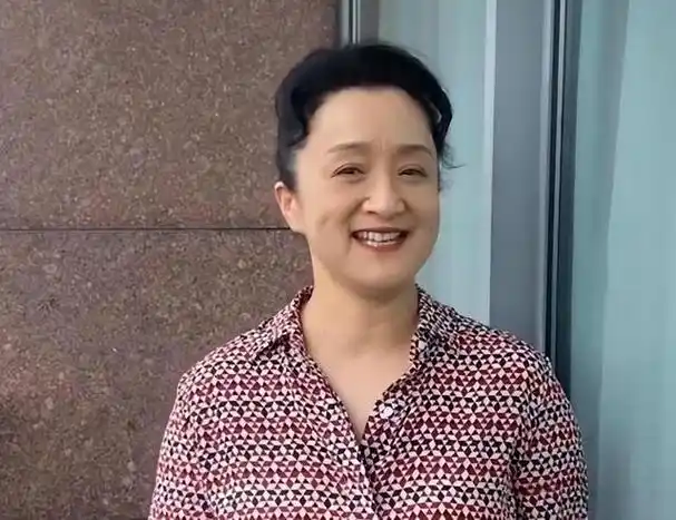 她是妈妈专业户无儿无女交不起物业费靠2500元社保生活