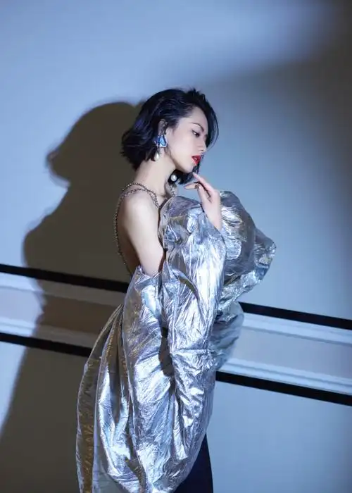 刘惜君外太空长裙好蚌好美丽