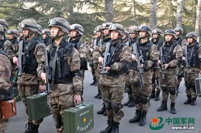 2月10日,北京卫戍区某警卫团对团应急分队进行不打招呼的拉动,在应急