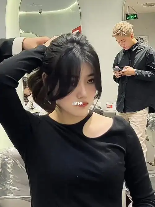 不挑脸型的法式刘海太温柔气质啦