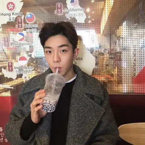 男生头像 韩国 朴时亨