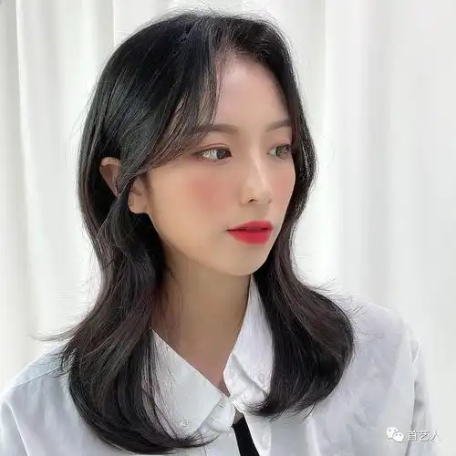 颧骨高短刘海超ng,下巴短,方脸型这款发型是救星
