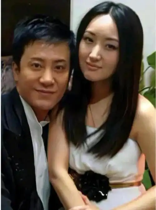 曝杨钰莹前任赖文峰近况!娶小23岁娇妻,素颜近照胜过杨钰莹