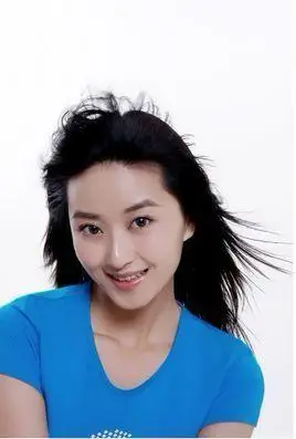 你好,山东综艺主持人李鑫的妻子叫王真洁(又称点点).