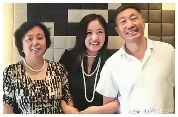 演员杜源:和妻子从青梅竹马到白头偕老,如今女儿成了他的骄傲