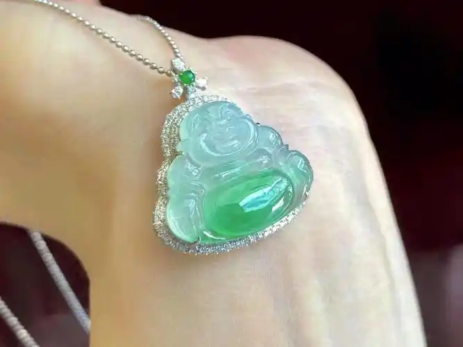 翡翠肚里藏金78冰绿佛公吊坠