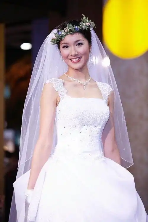 王祖蓝的媳妇李亚男到底有多美?