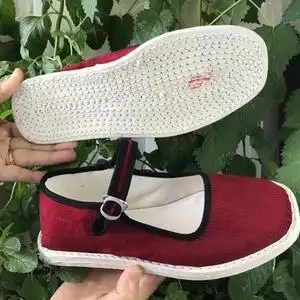 农村纯手工纳底布鞋图片