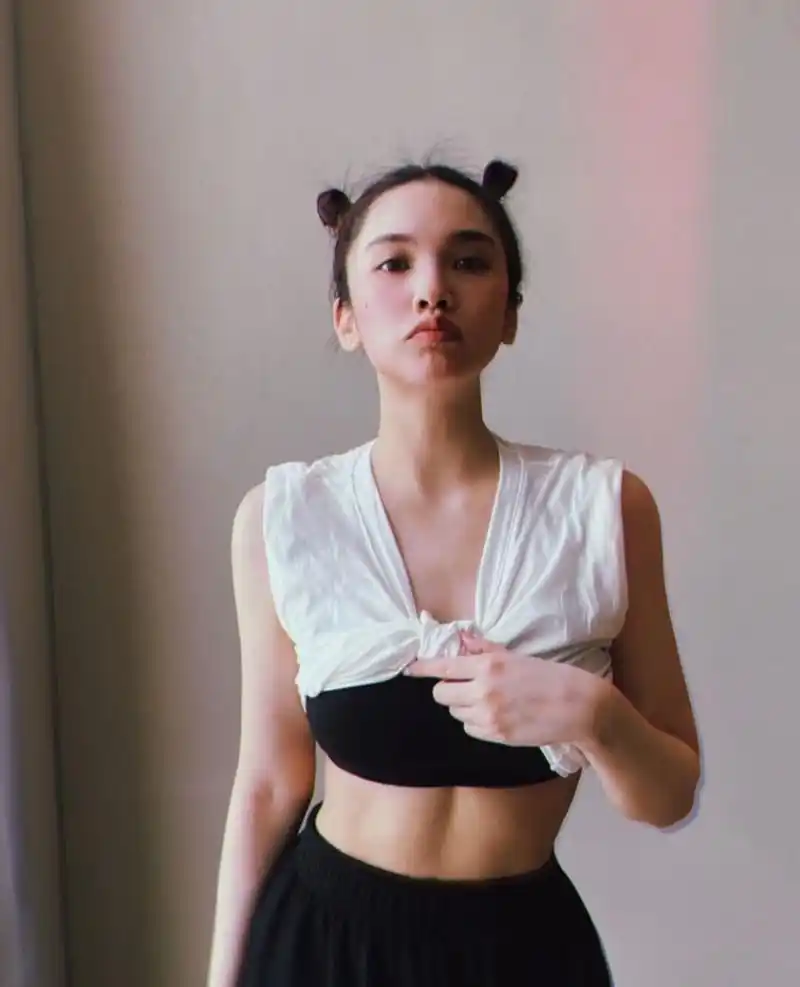 杨丞琳又晒健身照