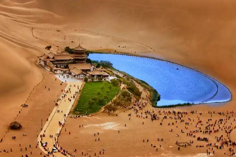 鸣沙山月牙泉 - 美篇