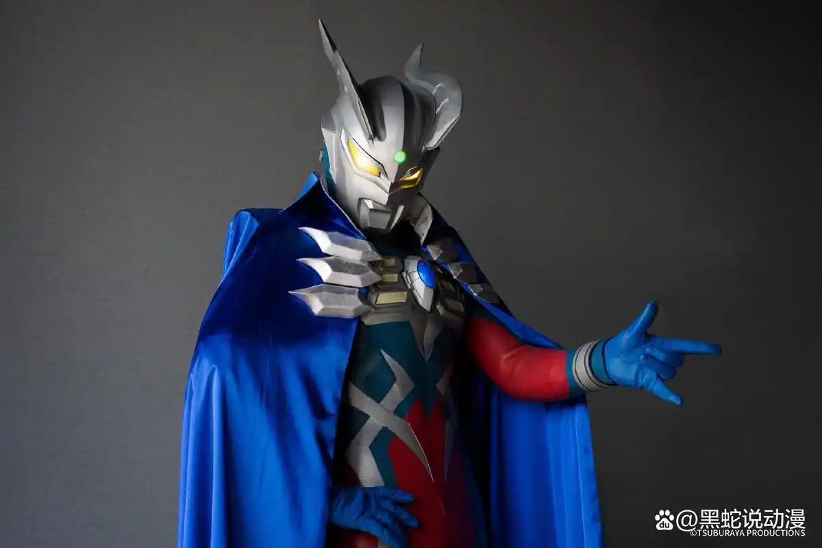 赛罗奥特曼披风形态官方皮套写真 假面骑士build:这姿势很眼熟