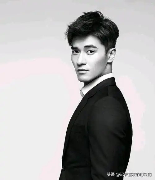 北京电影学院毕业的郑凯帅气迷人十足!