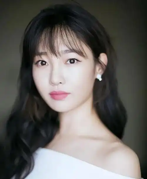 80后白百何,火辣又饱满!)(图2)