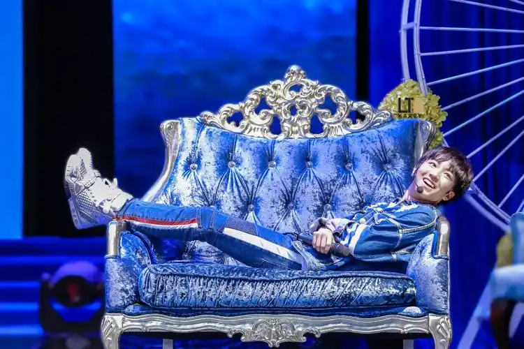 王俊凯# #tfboys王俊凯# #tfboys# 150919 王俊凯生日会 cr:王俊凯遛