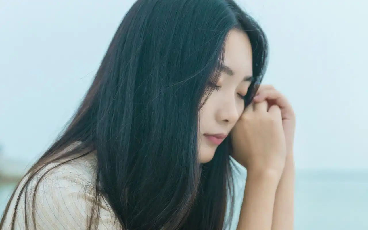 长发美女清纯唯美海边写真图片桌面壁纸