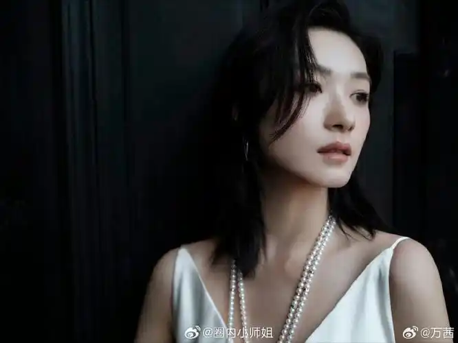 万茜锁骨发#奇怪,我的白月光怎么突然降临,颜值稳定输出,万茜就使古