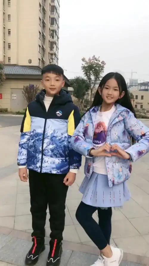 带上全民去旅行#可爱龙凤双胞胎兄妹来了