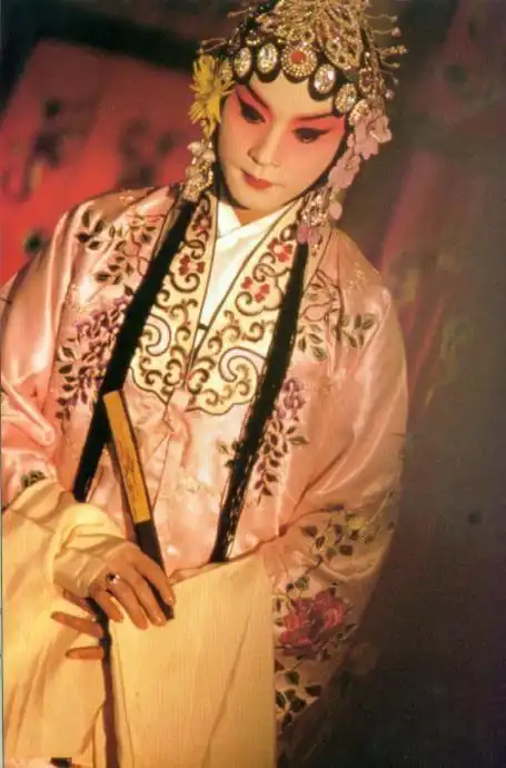 幕后花絮61张国荣能接《霸王别姬》很大程度上要尤感谢黄百鸣:当时