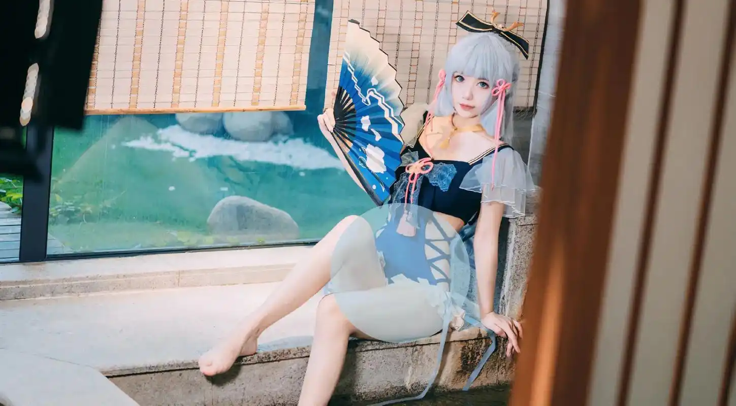 要跟神里家的大小姐一起玩水吗?绫华同人泳衣#cos #神里绫 - 抖音