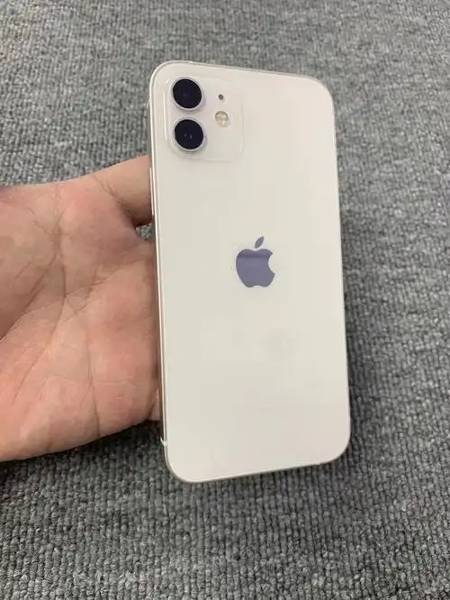 二手优品国行苹果12 128g全原 成色很新,喜欢白色的来,3xxx
