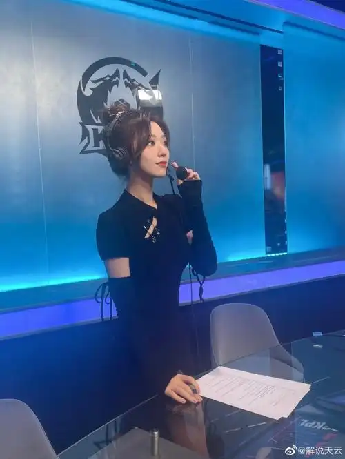 解说天云晒照上周日程辛苦一些确实瘦了好几斤