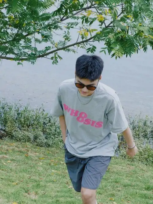 给男生拍照怎么摆动作