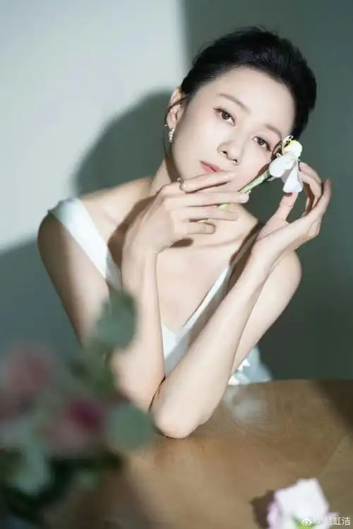 去年国剧盛典,倪虹洁也是靠这个角色拿下了年度优秀演员.