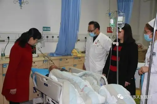 【春节系列慰问三】贺州市人民医院领导除夕夜慰问坚守岗位工作人员