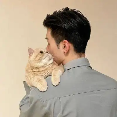 微信头像男生成熟稳重睡个好觉比爱重要