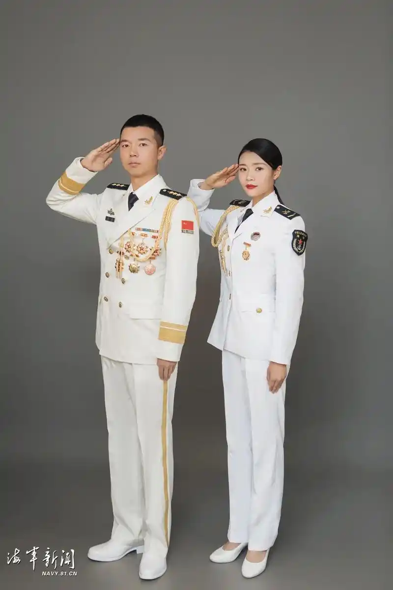 今年1月,曾获旅"刀锋战士"荣誉的李跃,又被评为海军陆战队 "十大陆战