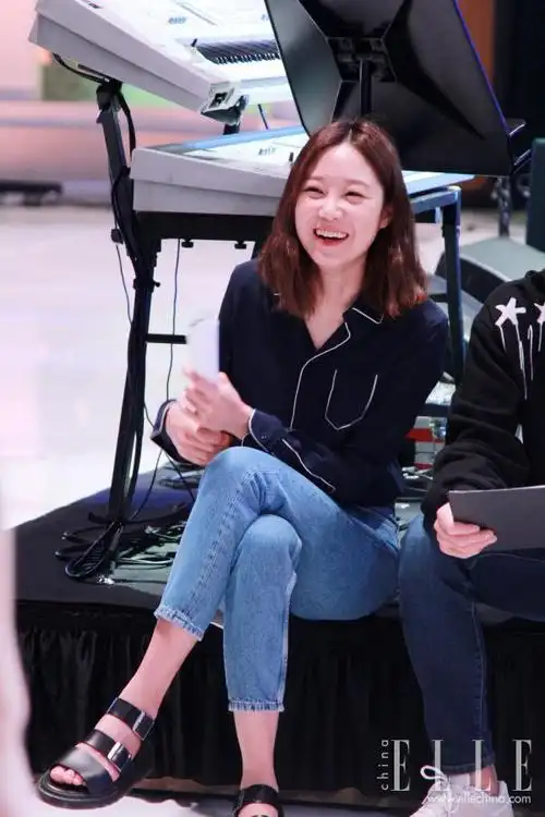 韩剧制作人再掀热潮时尚女神孔孝真穿着百变