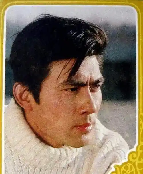 朱时茂罕见露脸现身九华山,方丈大师全程陪同,相貌丝毫不减当年