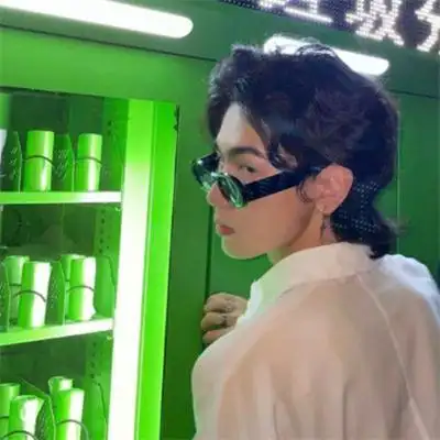 霸气个性的冷酷高冷男子帅哥头像 戴帽子暗色系低调微信男头真人_男生