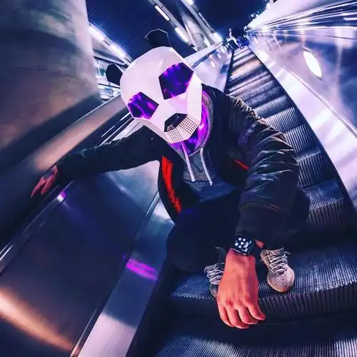 他现在可是电音圈最幸福的男人了!