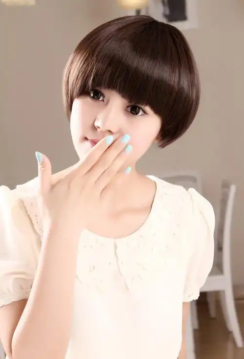 春天女生最热门的美蘑菇头剪发 尝试这几款短头发会让你必火 - 蘑菇头