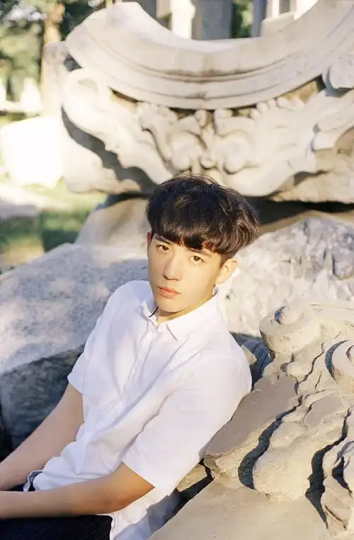 王安宇清爽帅气写真图片27