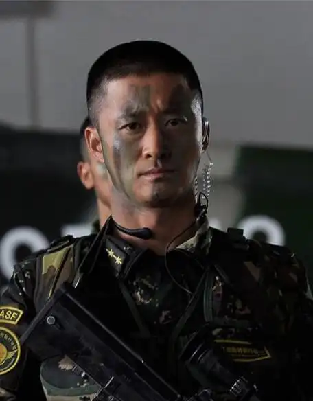 吴京军人梦背后的两个男人:特种兵之父刘猛和62亿编剧董群!