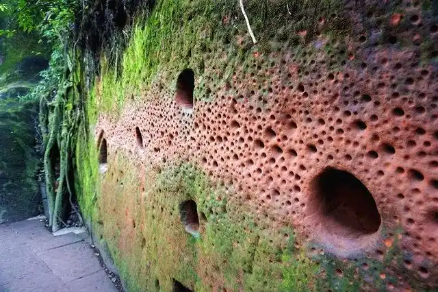 乐山大佛身上,有两千多个"神秘"孔洞,原来孔洞当年有重要作用